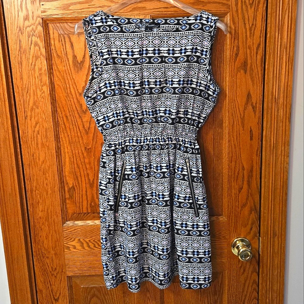 Feathers Sleeveless Dress 💲BUNDLE AND SAVE BIG💲